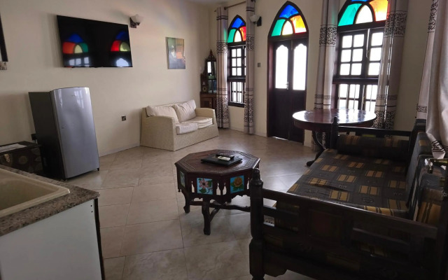 Dhow Palace Hotel