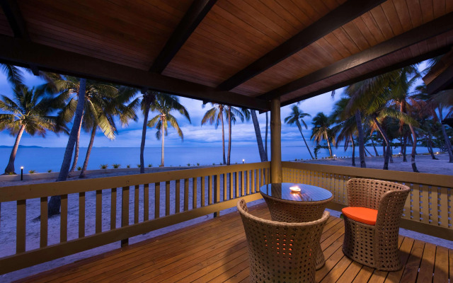 DoubleTree Resort by Hilton Hotel Fiji - Sonaisali Island