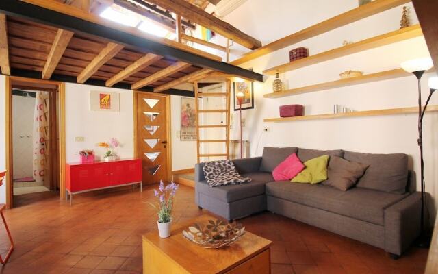 Charming Bright Penthouse in Trastevere