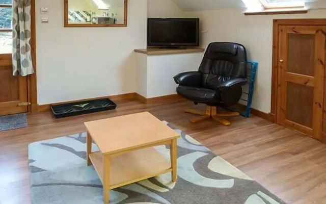 Lakefield Apartment
