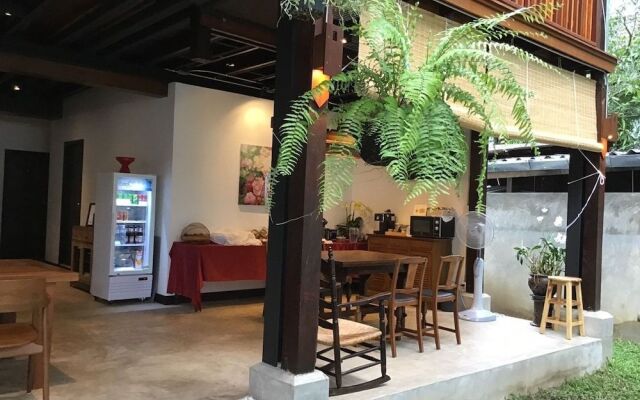 The Eight Ratvithi House