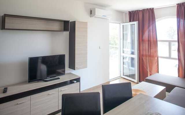 Guest Apartments Salena in Saint George Complex