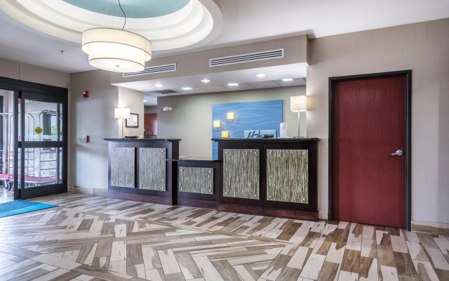 Holiday Inn Express & Suites Roanoke Rapids SE by IHG
