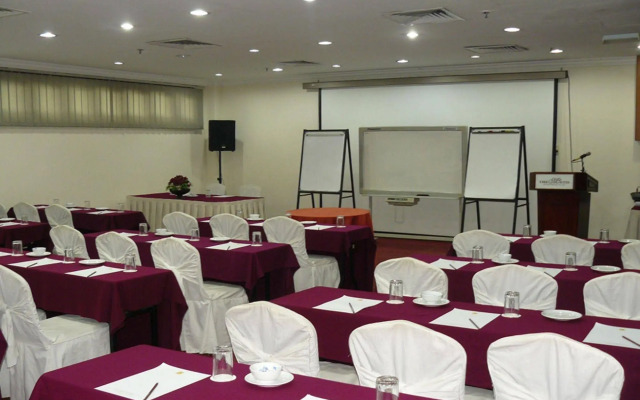 M Suites Hotel