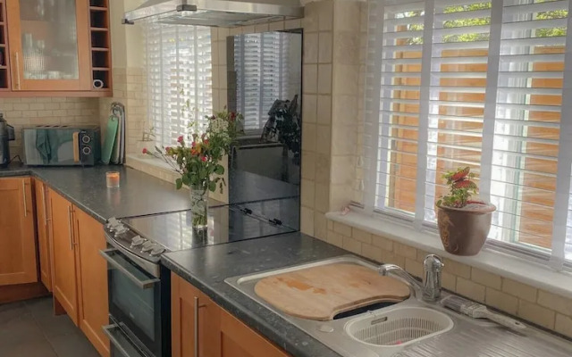 Luxury Townhouse Retreat in Kendal w/ Free Parking