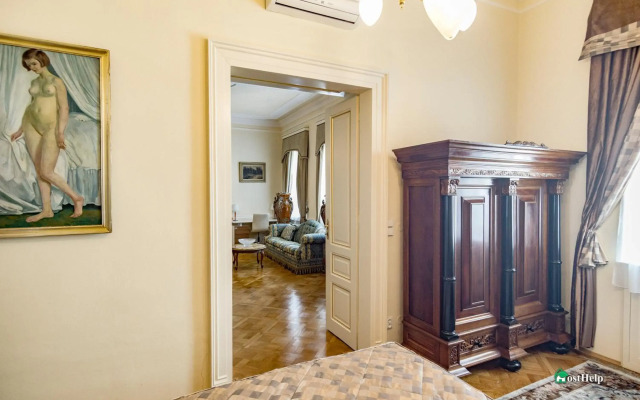 Luxury location, garden and terrace. City Center