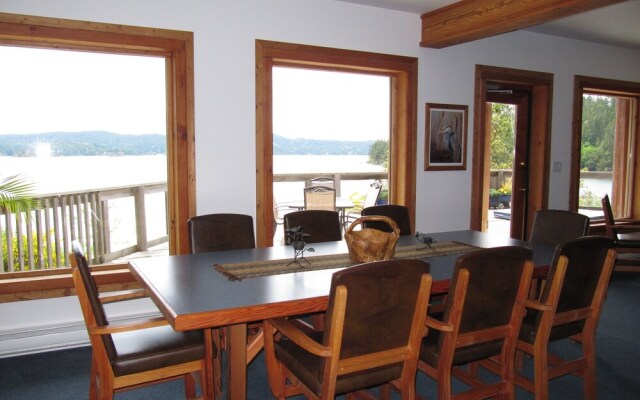 Arbutus Cove Guesthouse