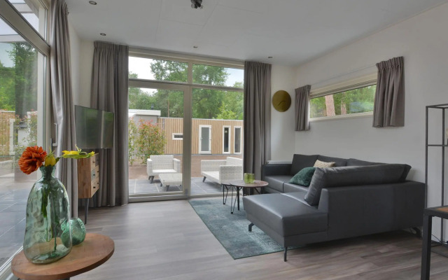 Comfy Chalet With Sunshower, Located in a Forrest