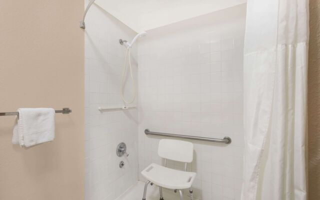 Executive Inn & Suites