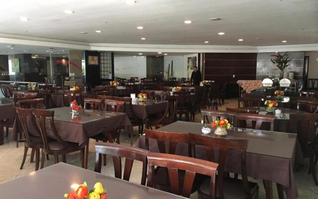 Plaza Praia Suites