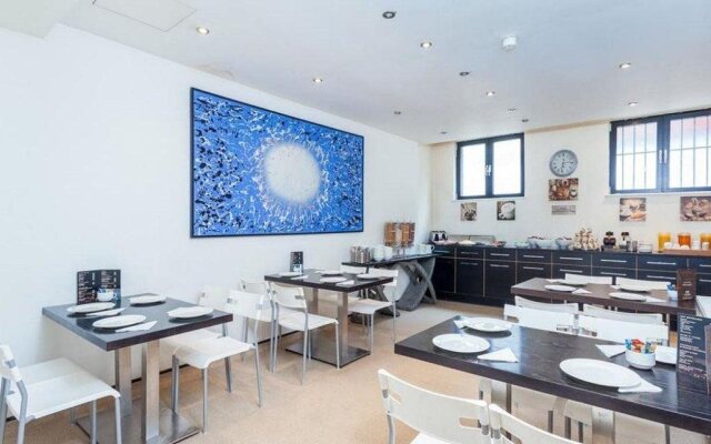 Avni Kensington Hotel