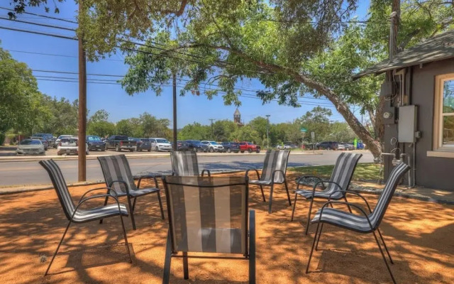 Historic Hideaway Stroll to Schlitterbahn