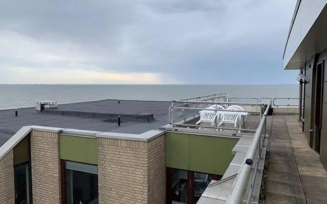 Penthouse by North Sea With Pool and Sauna