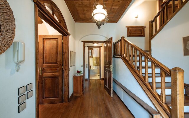 The Fountainhead Historic Chalet by JJ