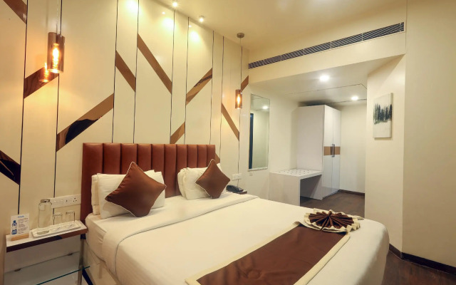 OYO Premium Deccan Apte Road
