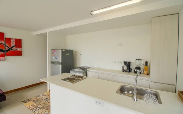 El Tesoro Studio Apartment High Floor 16