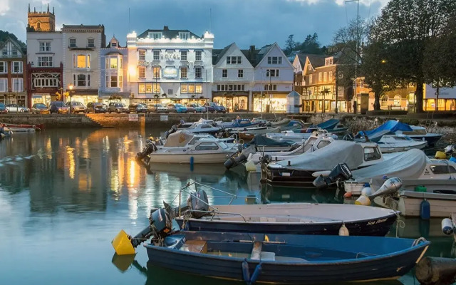 9 Dart Marina