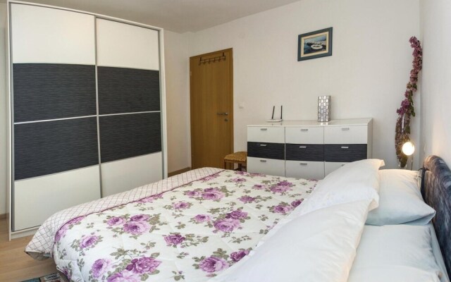 Amazing Apartment in Splitska With 2 Bedrooms and Wifi