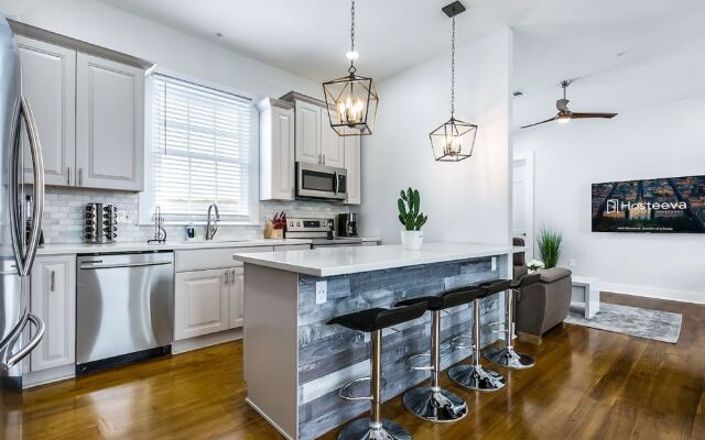 Newly Renovated 4BD Penthouse