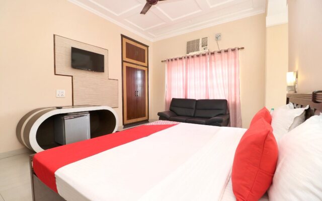 OYO 17381 Hotel City Look