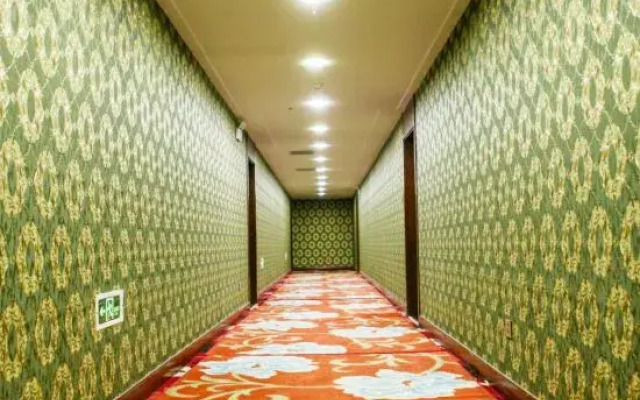 Chicheng Hongyuan Business Club (Chicheng Bus Station)