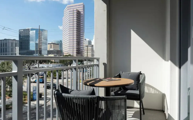 Mint House Tampa Downtown by Kasa