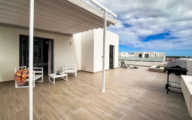 4 Bedroom Beach Penthouse w Private Rooftop