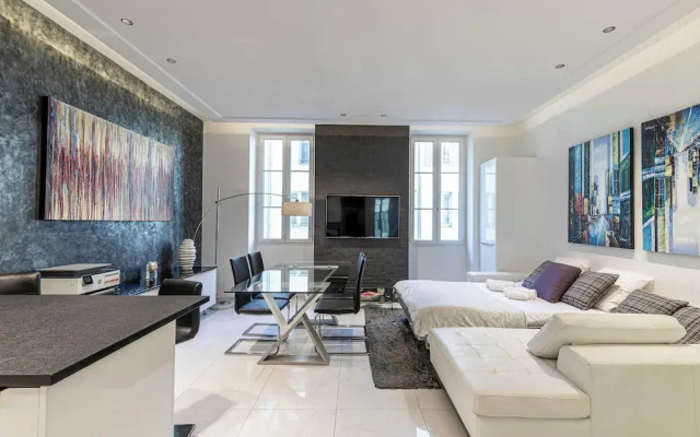 Large Renovated Studio - rue Hoche - Cannes Center