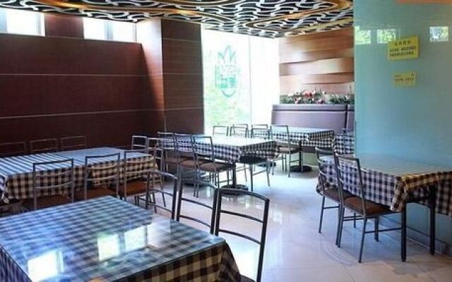 Home Inn Selected Shanghai Dahua Xincun Road Subway Station