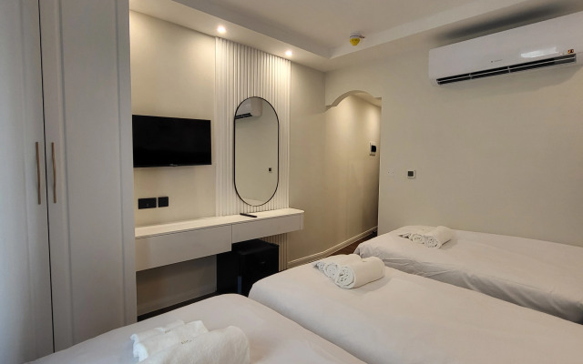 Carlton Hotel