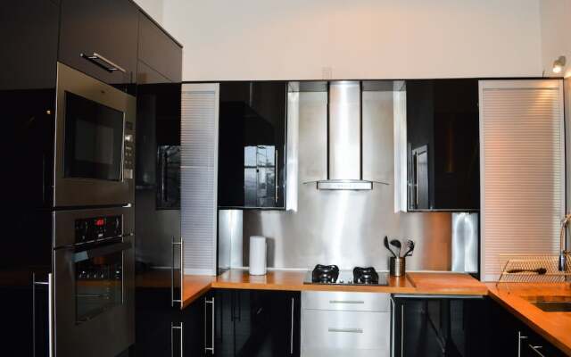 Traditional 2 Bedroom Home in Edinburgh