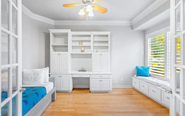 Hillside Infinity Pool Retreat