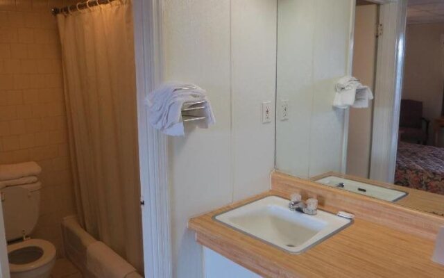 Pine Crest Motor Lodge