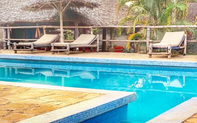 Honey Badger Lodge Moshi