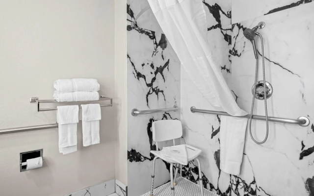 Days Inn by Wyndham Dallas Plano