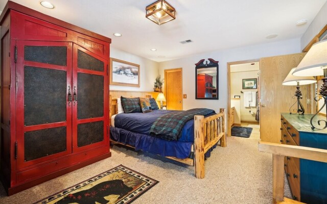 Wildwood Peaks 4 Bedroom Home by RedAwning