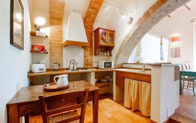 Boutique Cottage in Poggibonsi with Pool