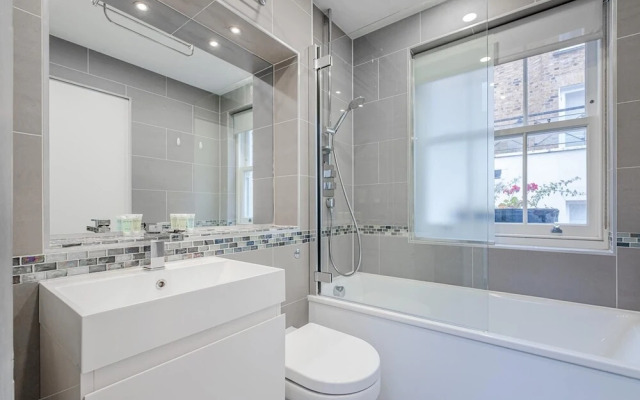 Quiet 2 Bed 2 Bath Mews House South Kensington
