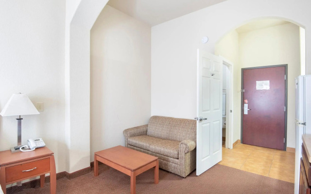 OYO Townhouse Clute Lake Jackson