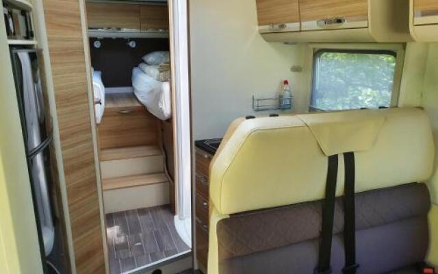 Camping-car de luxe dans le bois de Champia - Huy