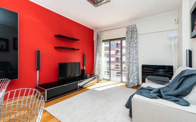 Relax 1bdr Apt by the River W/balcony & Parking!