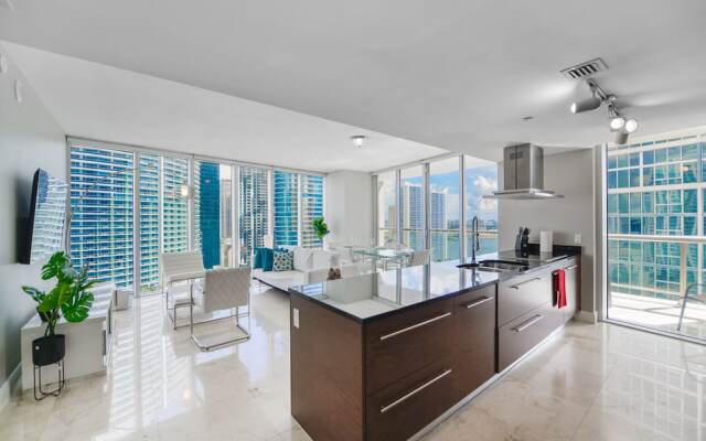 Luxury 2BR Condo at Icon Brickell W
