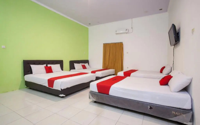 RedDoorz Plus @ Raya Sengkaling