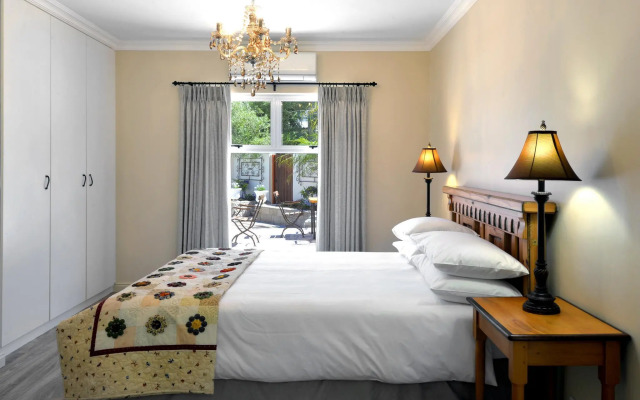 Petit Plaisir is a Romantic Self-catering Cottage on the Side of the Village no1