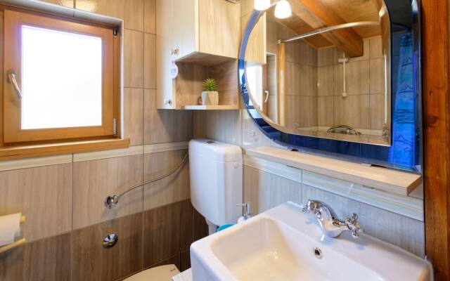 Casa Mira - Two Bedroom Holiday Home with Pool