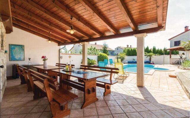Amazing Apartment in Banjole With 1 Bedrooms, Wifi and Outdoor Swimming Pool