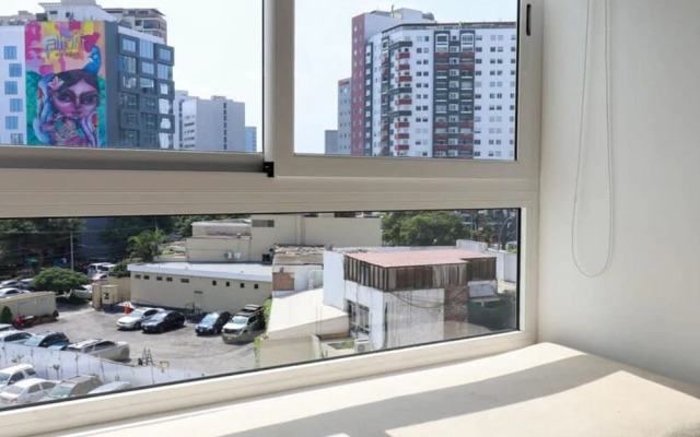 w Lovely 2BR With Balcony in Miraflores