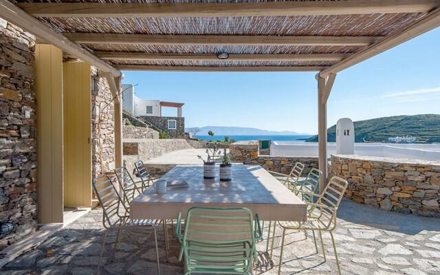 Superior 3-bedroom Villa With Sea View in Kythnos