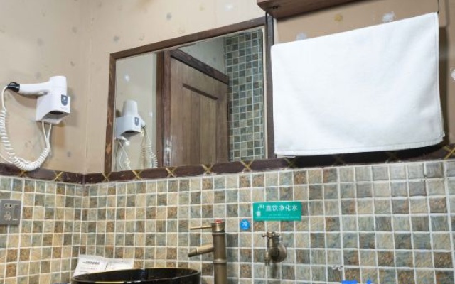 Shi Ruo Hotel (Daocheng Yading Scenic Spot Tourist Center) – Bathroom – Daocheng