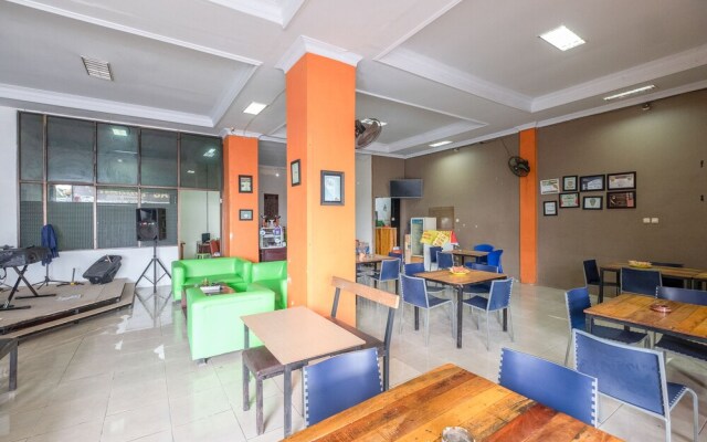 OYO 1906 Zhafira Guest House Syariah